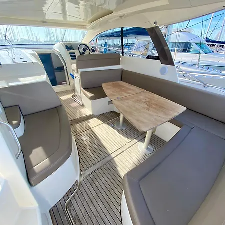 Boat Paradise - Leader 10